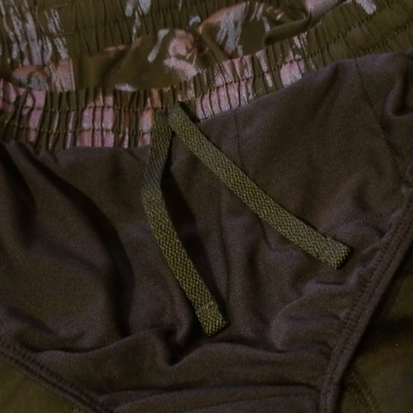 Under Armour Heat Gear loose fit athletic shorts - Picture 7 of 7